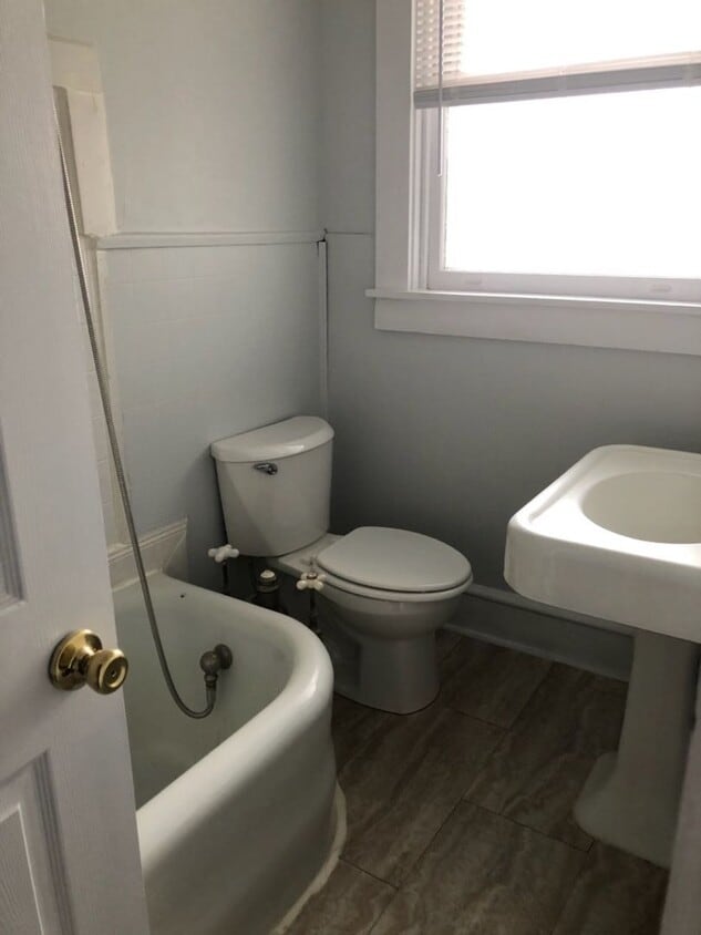 Primary Photo - 128 E New St