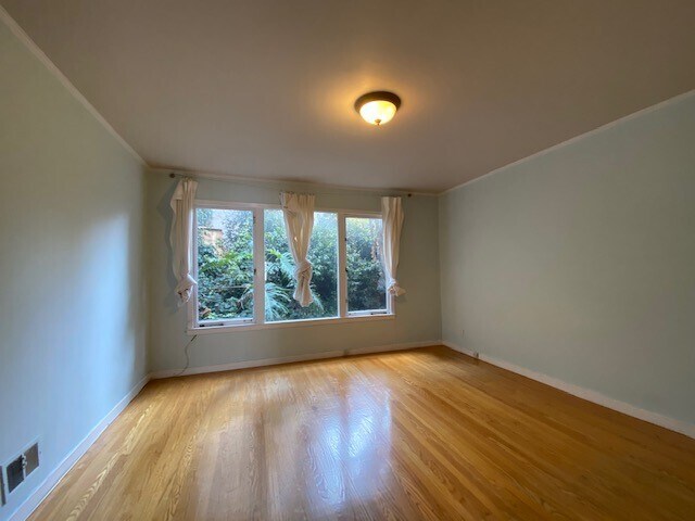 Bedroom - 435 Green St
