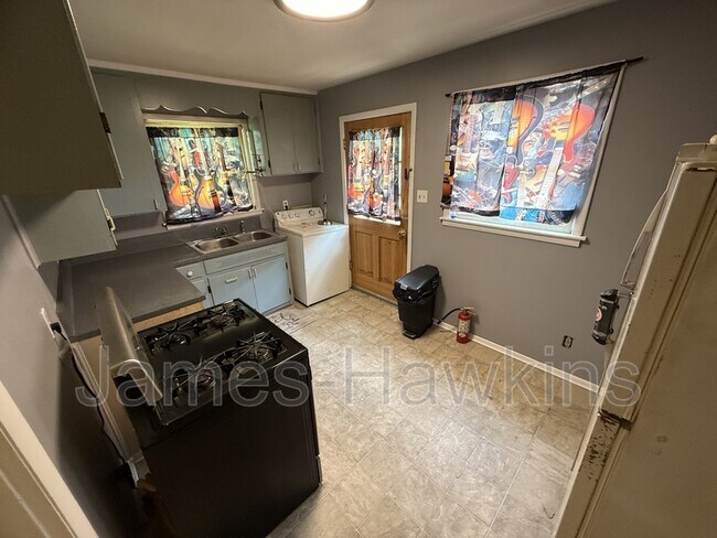 Foto del edificio - 3347 Bedford Ln