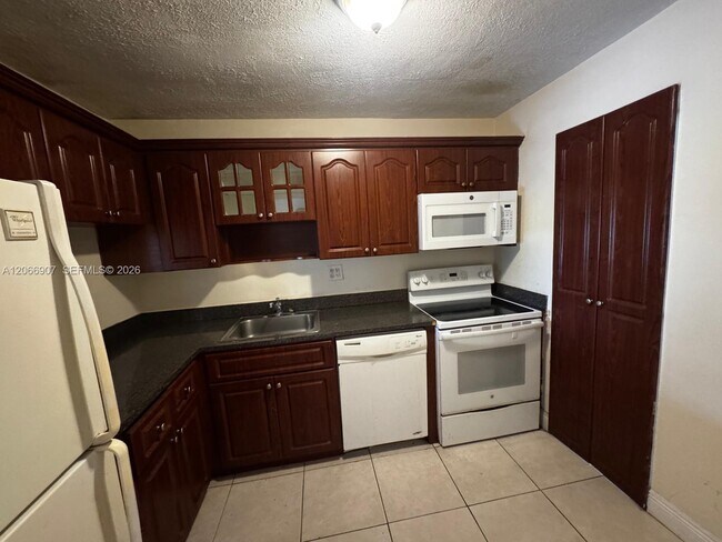 Foto del edificio - 8020 N Colony Cir