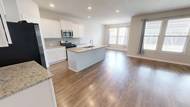 Foto del edificio - 3139 Crest Ln