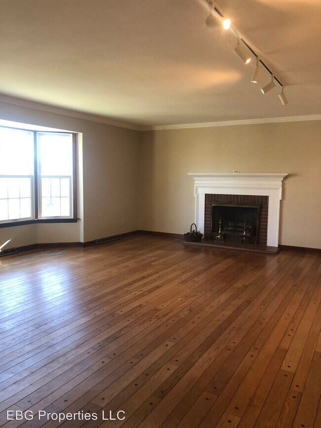 Building Photo - 2 br, 2.5 bath House - 111 Heidcrest Dr