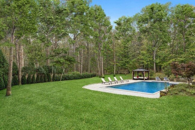 Building Photo - 1389 Bridgehampton-Sag Harbor Turnpike