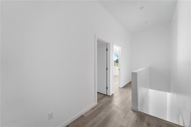 Foto del edificio - 8514 Wilbur Ave