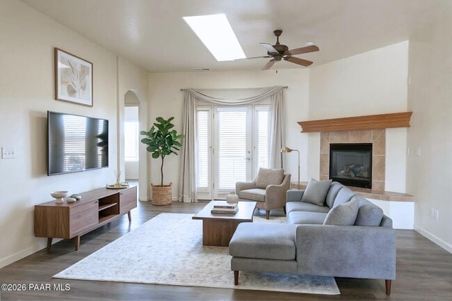 Building Photo - 988 Louie St