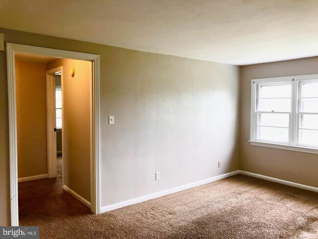 Building Photo - 50 Dymond Ave