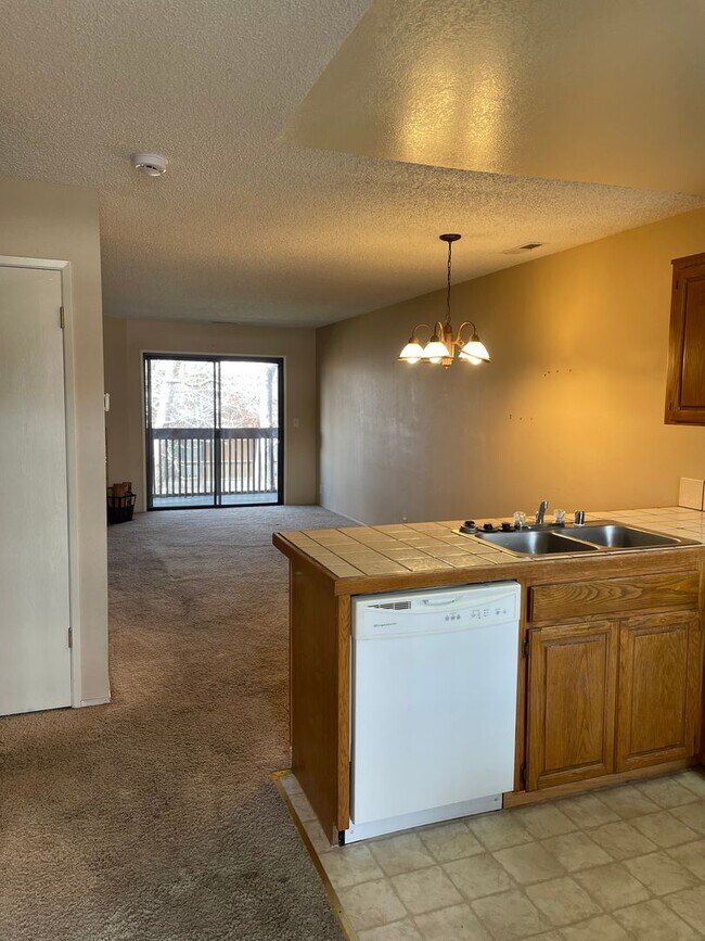 Building Photo - Quiet 2 bedroom 2 Bath