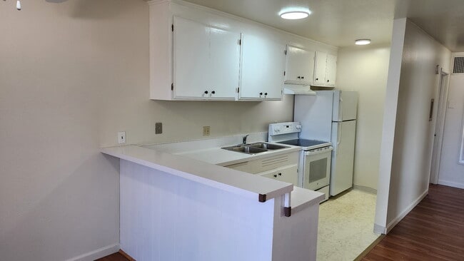 Building Photo - 4041 Park Center Ln