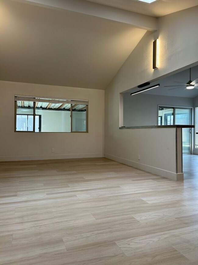 Foto del edificio - 329 Dawn Ct