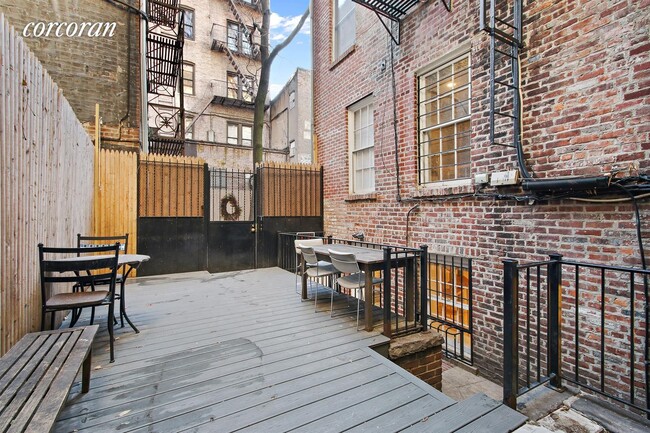 Building Photo - 5-7 Minetta St