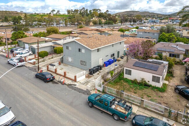 Foto aérea - 2215-2225 Smythe Ave
