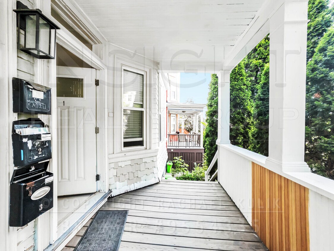 Primary Photo - 11 Sheridan St