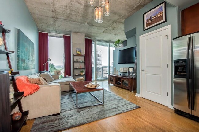 Building Photo - 360 Nueces St