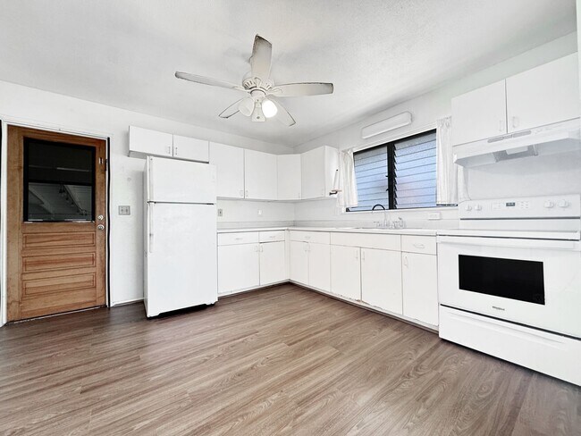 Foto del edificio - Pet-Friendly Single Family Home Blocks from Kailua Beach