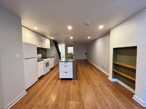 Building Photo - 148 Webster Ave