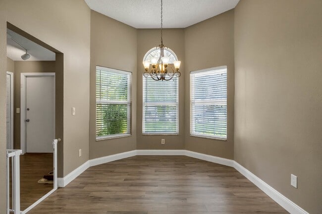 Building Photo - Pristine Eastwood Home, 2 Car Garage on Cu...