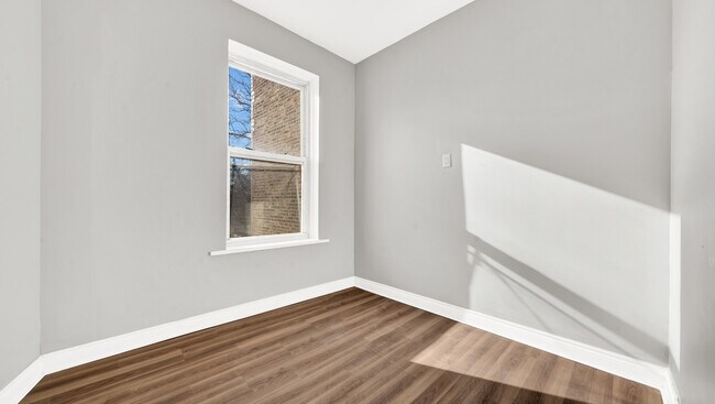 Foto del edificio - 2756 W 24th St