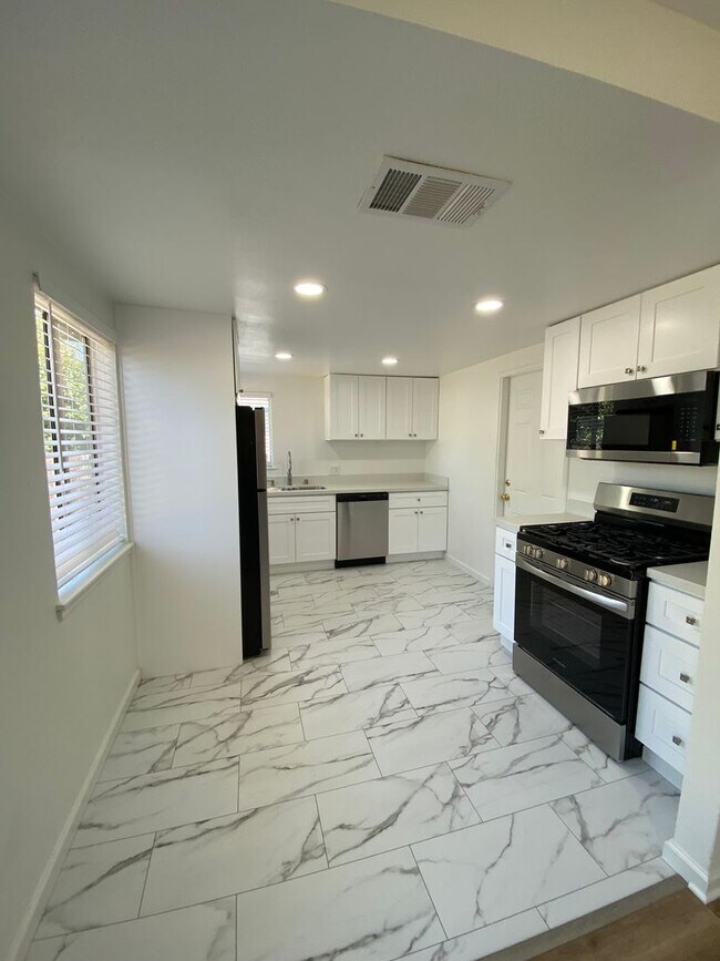 Foto del edificio - 3 BD/ 1BATH HOUSE LOCATED NEAR DOWNTOWN VA...