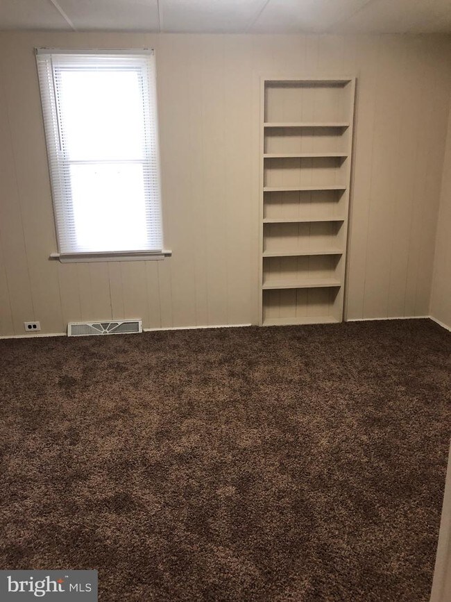 602 Hurffville Cross Keys Rd, Washington Township, NJ 08080 House