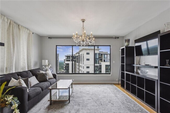 Foto del edificio - 3481 Lakeside Dr NE
