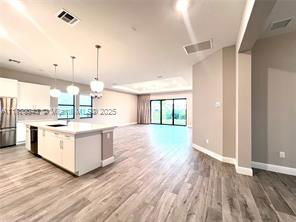 Building Photo - 12070 N Baypoint Cir