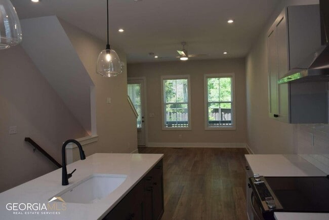 Building Photo - 71 Adore Ct SE