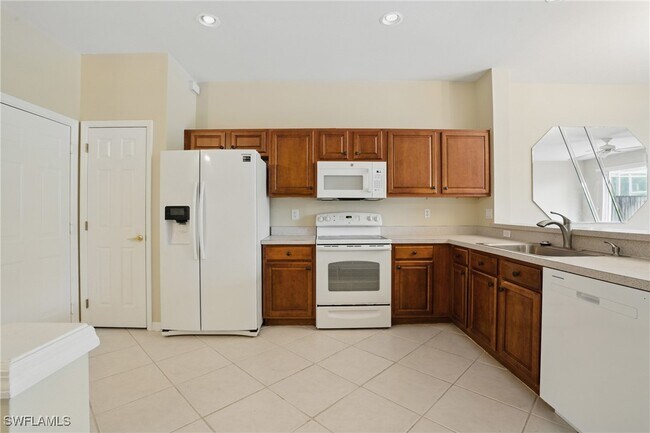 Foto del edificio - 8310 Village Edge Cir