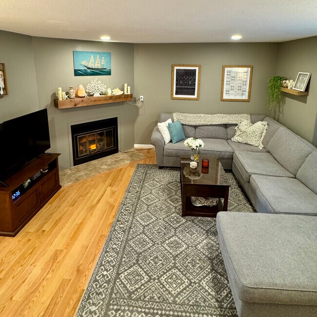 Foto del edificio - 275 Donohue Rd