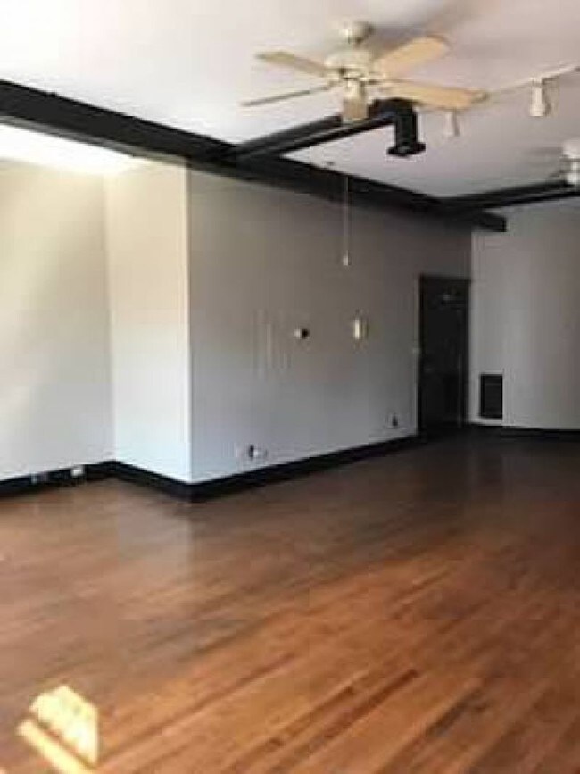 Building Photo - 121 N Mill St