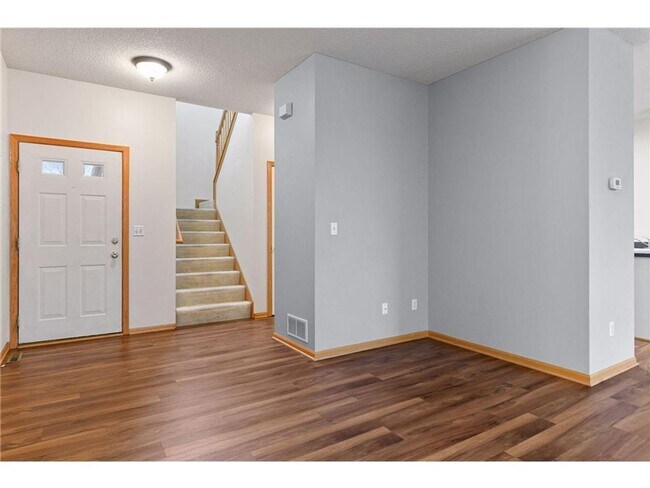 Foto del edificio - 2 BR/3 BA Townhome in Lakeville!