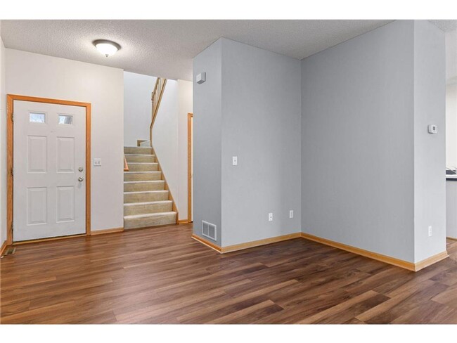 Foto del edificio - Very Nice Two Story Townhome in Lakeville....