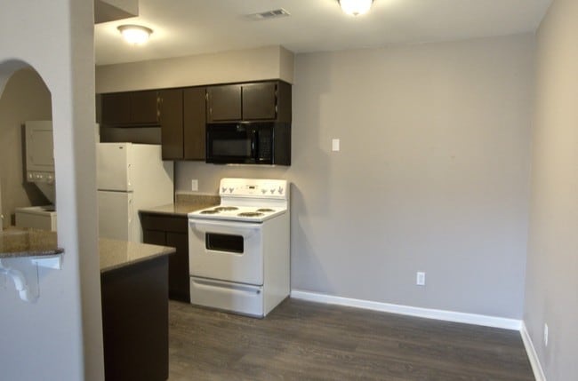 Building Photo - Oxford Oaks Apartments
