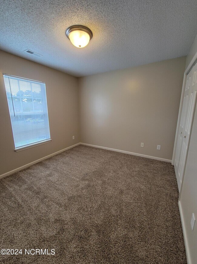 500 Hammock Ln Unit 3, Jacksonville, NC 28546 Room for Rent in