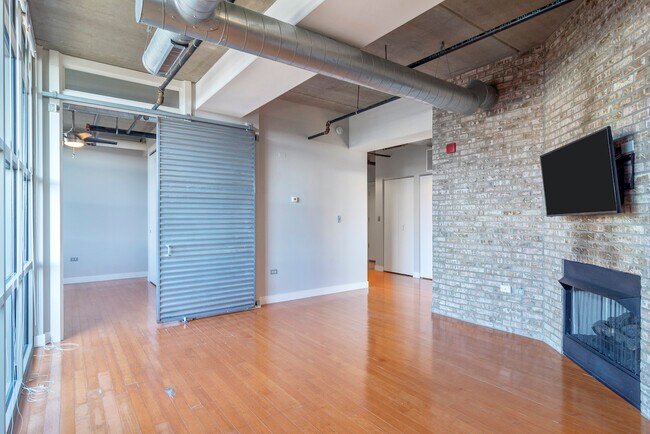 Building Photo - 10 S Dunton Ave
