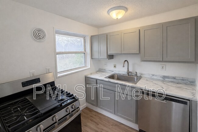 Foto del edificio - 5633 Parchester Dr