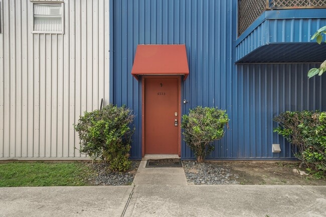 Building Photo - 6113 Gehring St