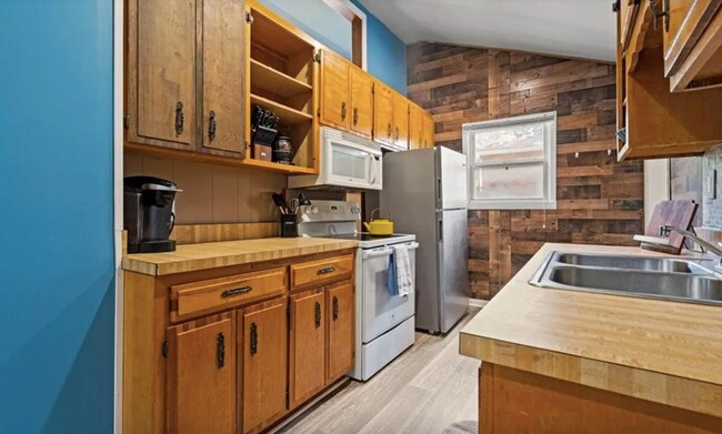 Foto del edificio - 4724 NE Kelsey Rd