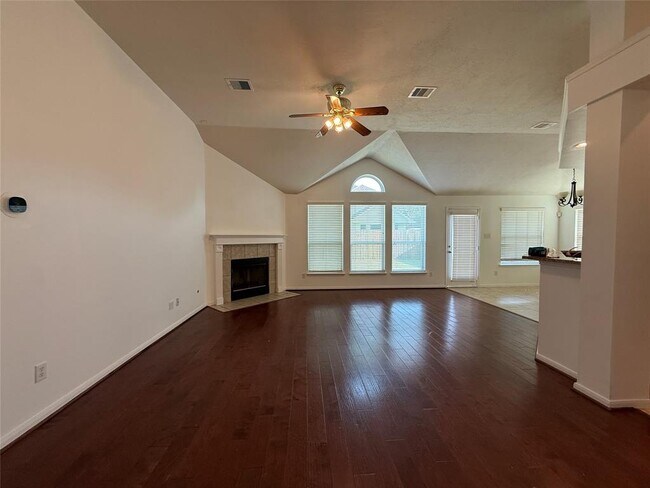 Building Photo - 15615 Lost Maples Dr