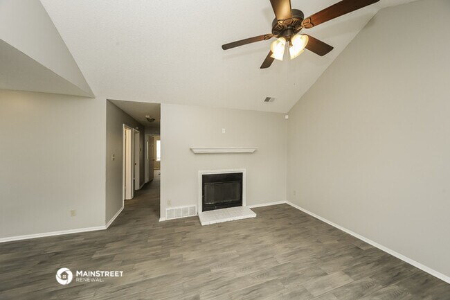 Building Photo - 4557 Summer Creek E