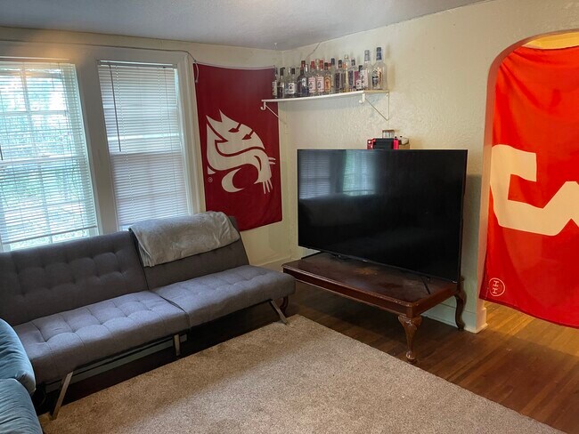 Foto del edificio - 810 NE Michigan St