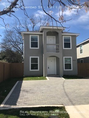 Building Photo - 1611 N Navidad St
