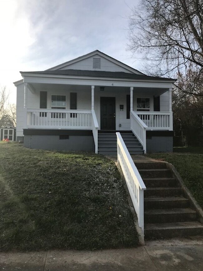 Foto del edificio - Exclusively Offered By Muse Realty Rentals...