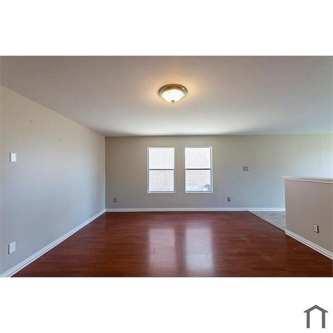 Building Photo - 1425 Waterford Dr
