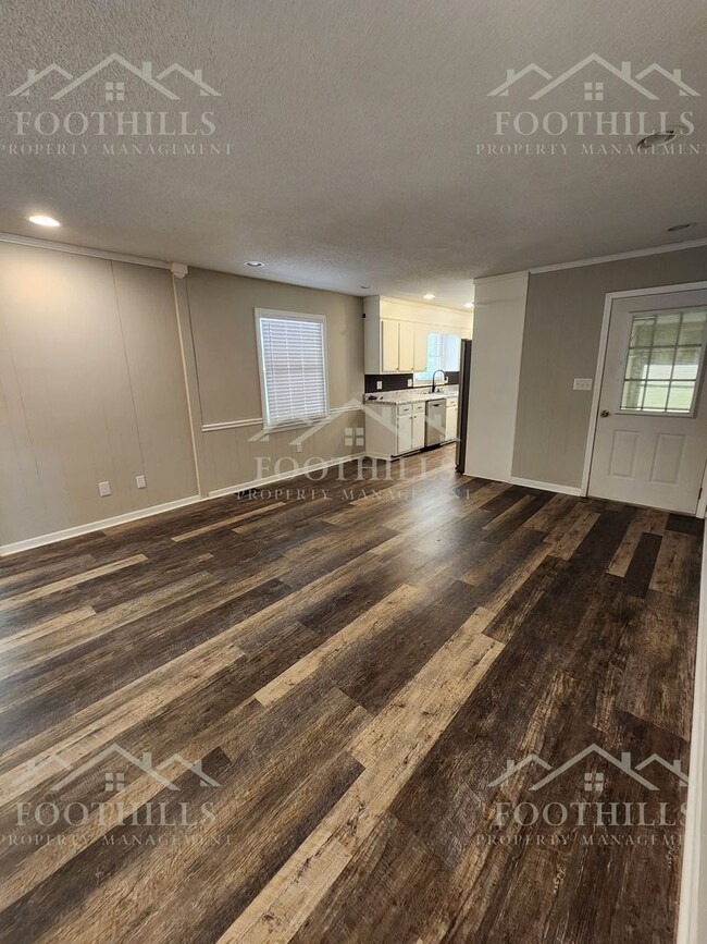 Building Photo - Freshly Renovated 3BR Ranch in Cul-de-Sac ...