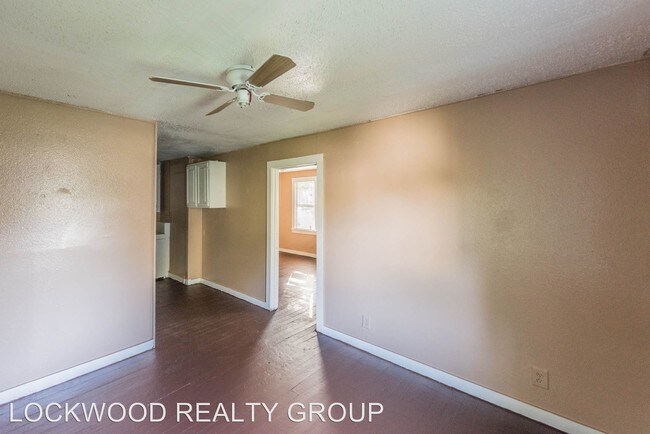 Building Photo - 3914 S Presa St