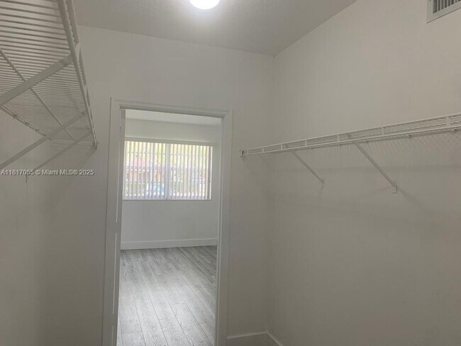 Foto del edificio - 11600 SW 2nd St