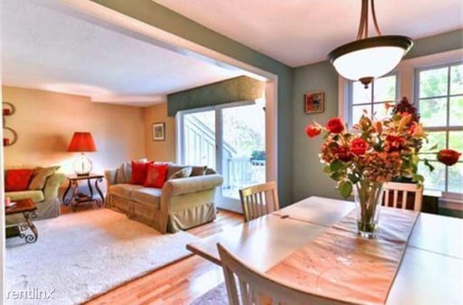 Building Photo - 2 br, 2.5 bath Condo - 145 Village Post Rd