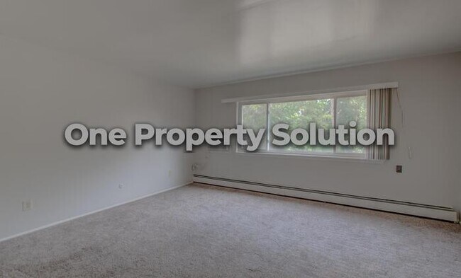 Building Photo - 805 E 32nd Ave