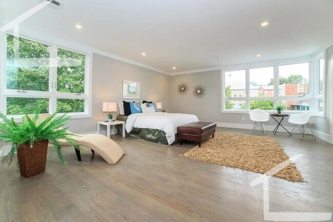 Foto del edificio - Charming 4 Bedroom-No Broker Fee