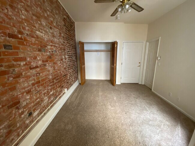 Foto del edificio - 1218 N State St
